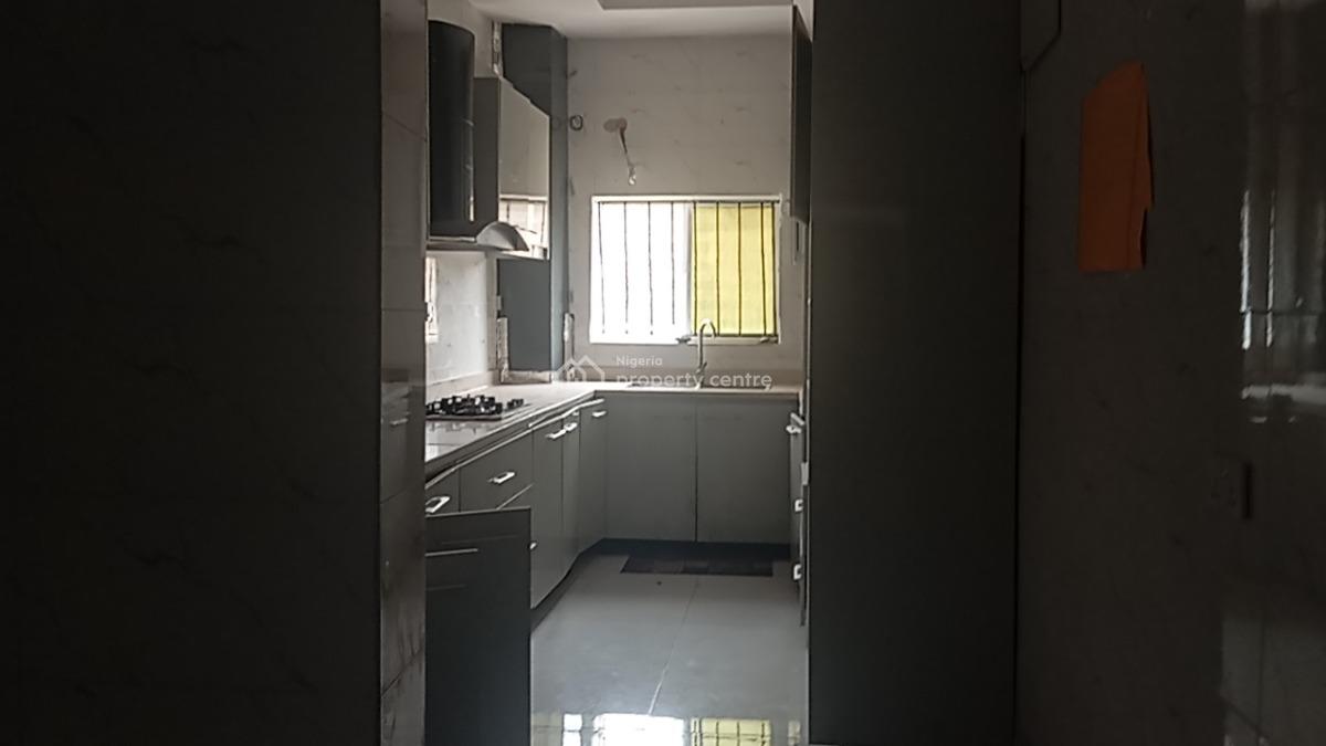 a Spacious 3 Bedroom Apartment, Lekki Paradise 3 Estate, Chevron Drive, Lekki, Lagos, Flat / Apartment for Rent
