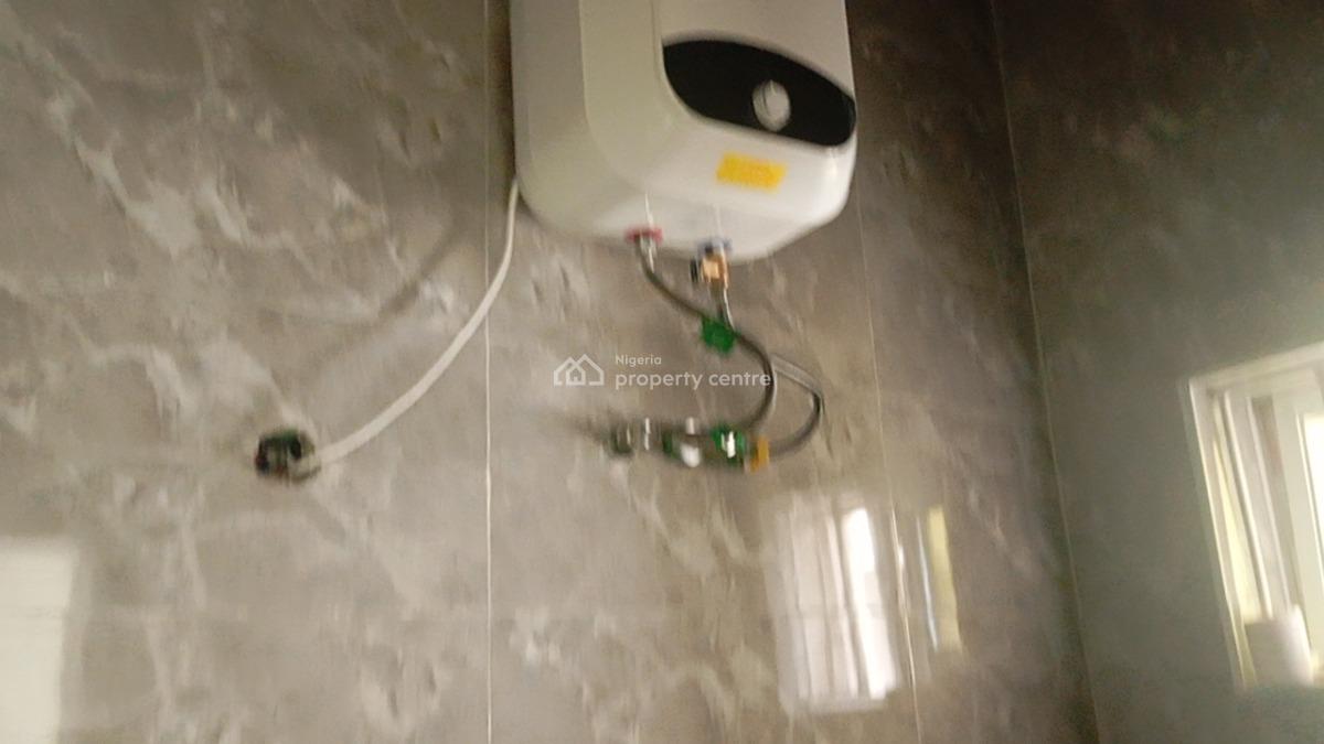 a Spacious 3 Bedroom Apartment, Lekki Paradise 3 Estate, Chevron Drive, Lekki, Lagos, Flat / Apartment for Rent