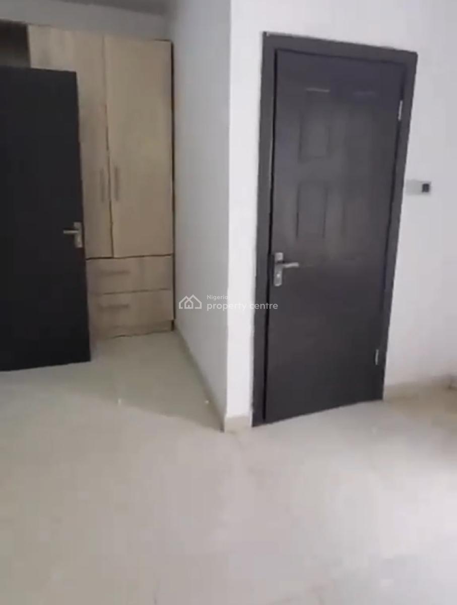 Massive One Bedroom Upstairs Apt with Closed Plan Kitchen{ Video }, Coleman Nwafor Estate Orchid Road, Lekki, Lagos, Mini Flat (room and Parlour) for Rent
