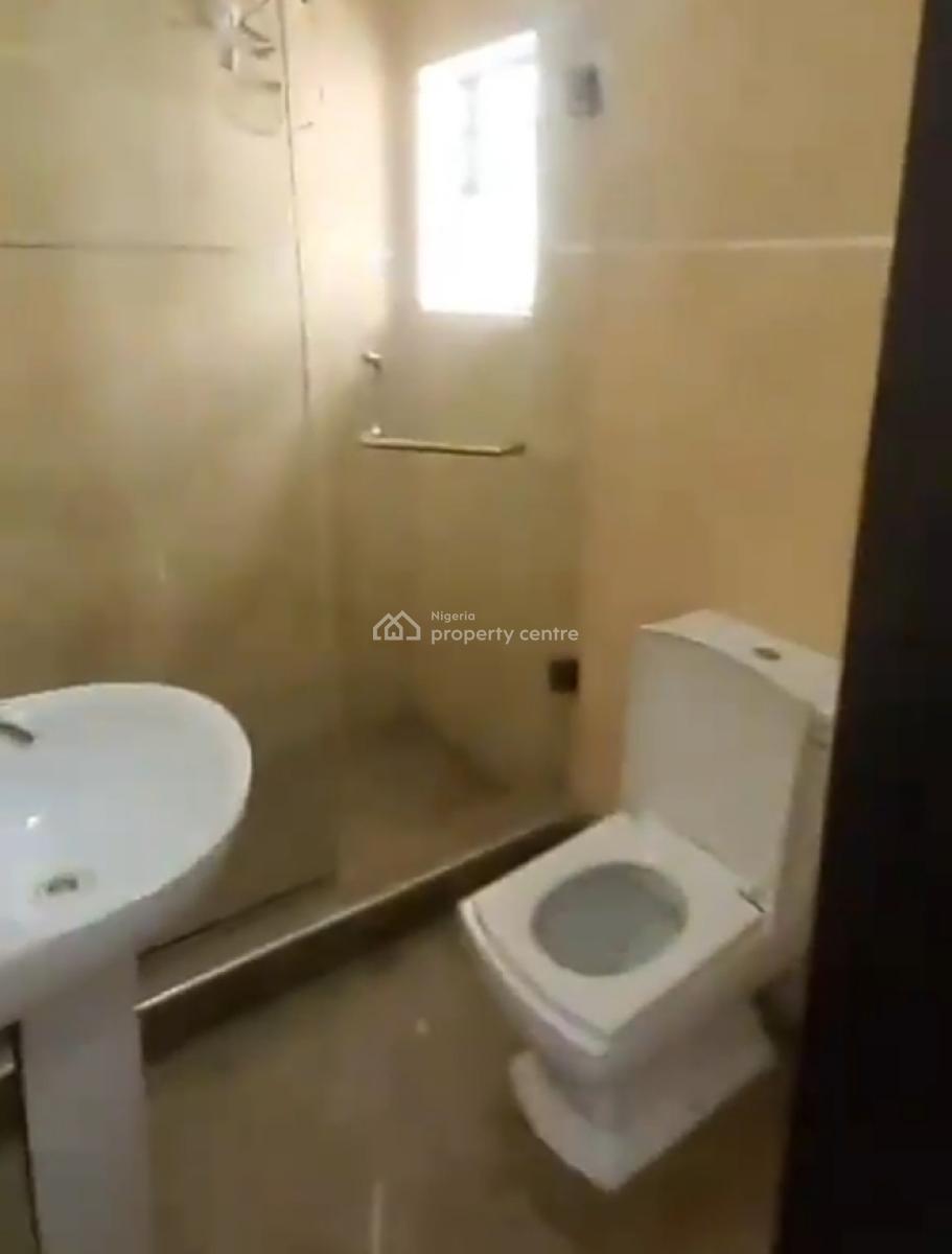 Massive One Bedroom Upstairs Apt with Closed Plan Kitchen{ Video }, Coleman Nwafor Estate Orchid Road, Lekki, Lagos, Mini Flat (room and Parlour) for Rent