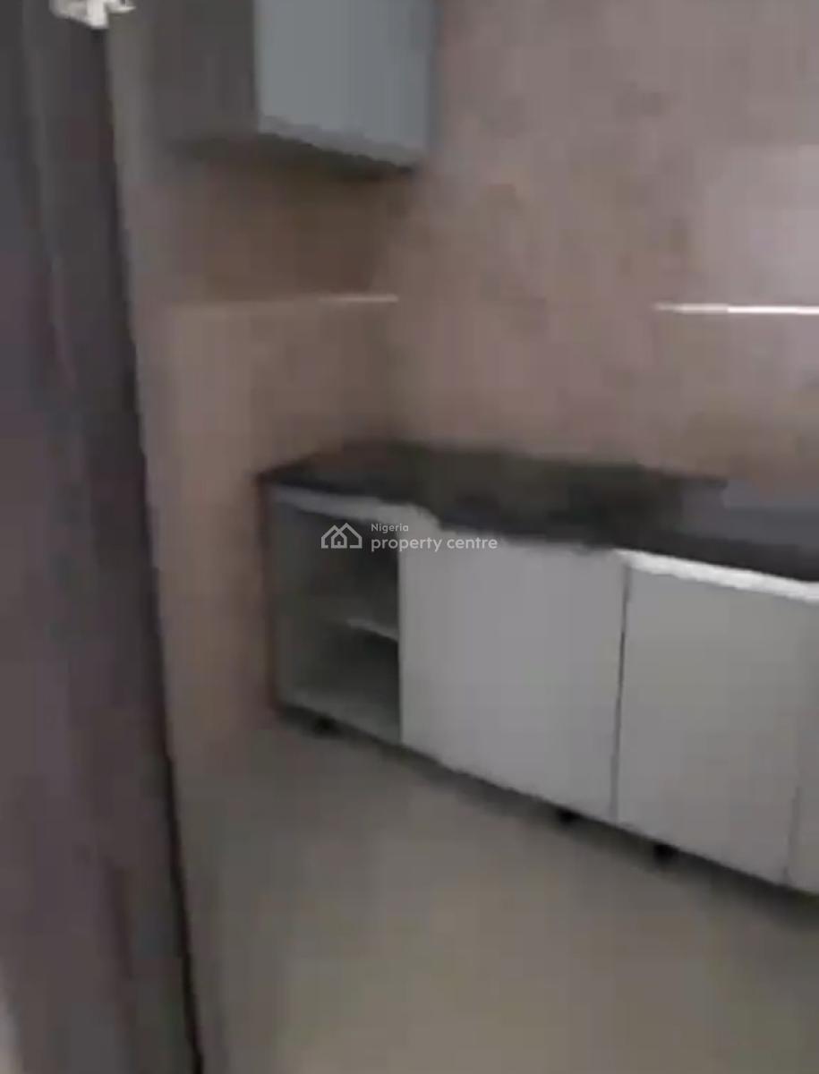 Massive One Bedroom Upstairs Apt with Closed Plan Kitchen{ Video }, Coleman Nwafor Estate Orchid Road, Lekki, Lagos, Mini Flat (room and Parlour) for Rent