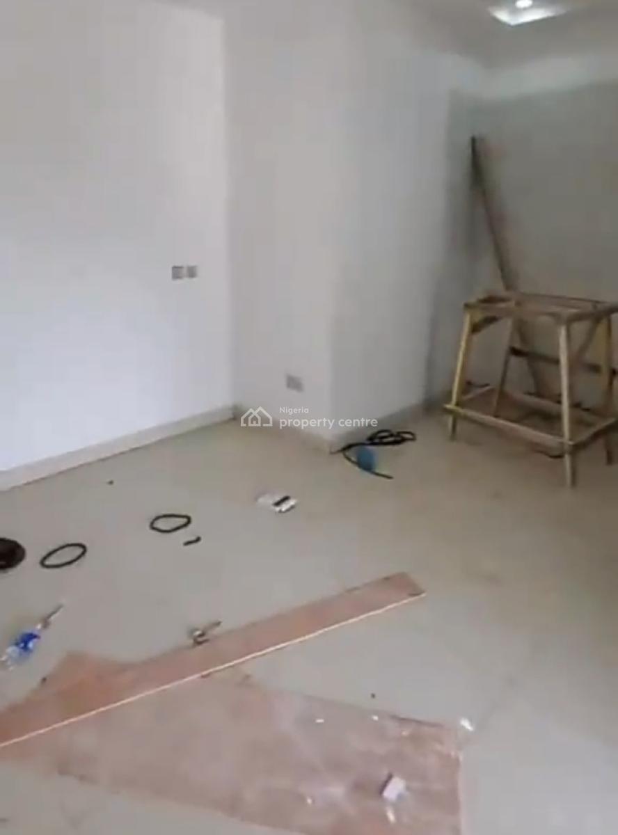 Massive One Bedroom Upstairs Apt with Closed Plan Kitchen{ Video }, Coleman Nwafor Estate Orchid Road, Lekki, Lagos, Mini Flat (room and Parlour) for Rent