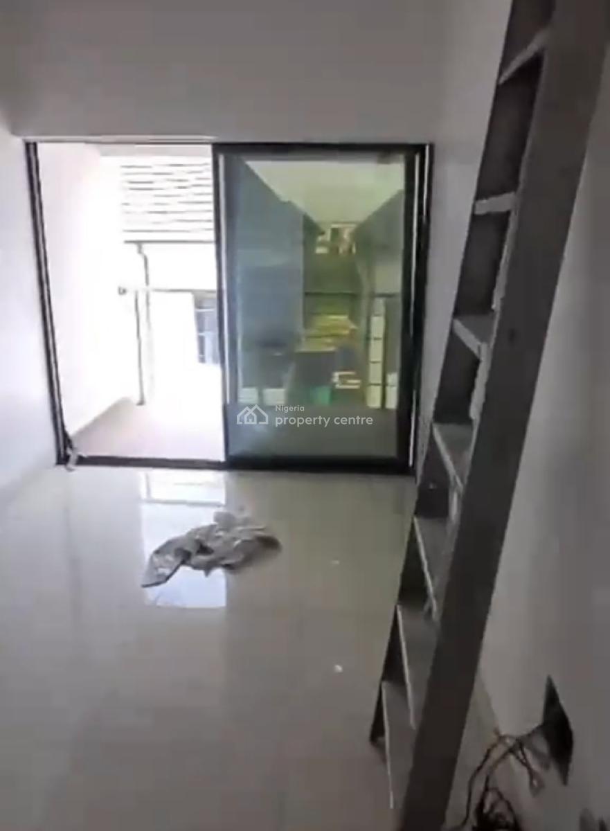 Massive One Bedroom Upstairs Apt with Closed Plan Kitchen{ Video }, Coleman Nwafor Estate Orchid Road, Lekki, Lagos, Mini Flat (room and Parlour) for Rent