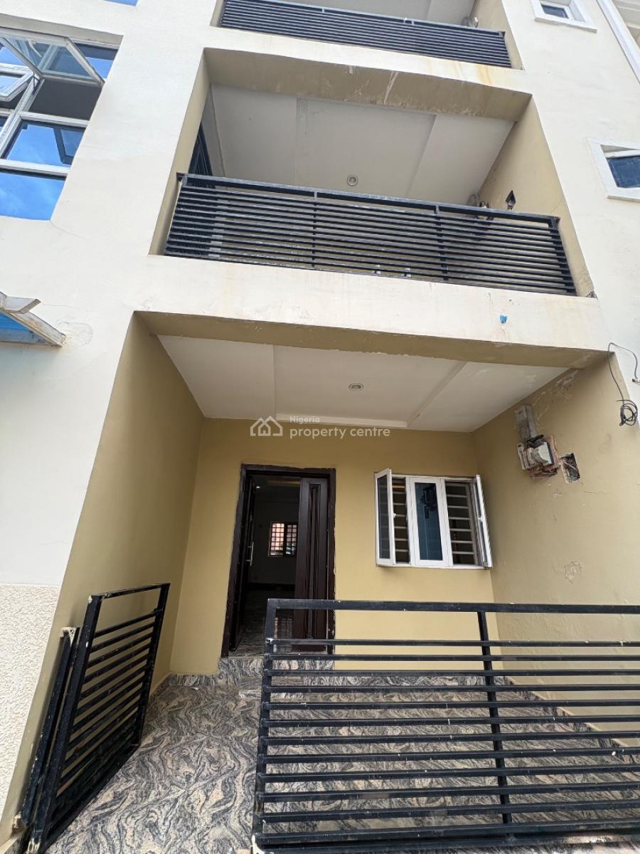 3-bedroom + 1 Room Basement, Von Axis, Lugbe District, Abuja, Flat / Apartment for Rent