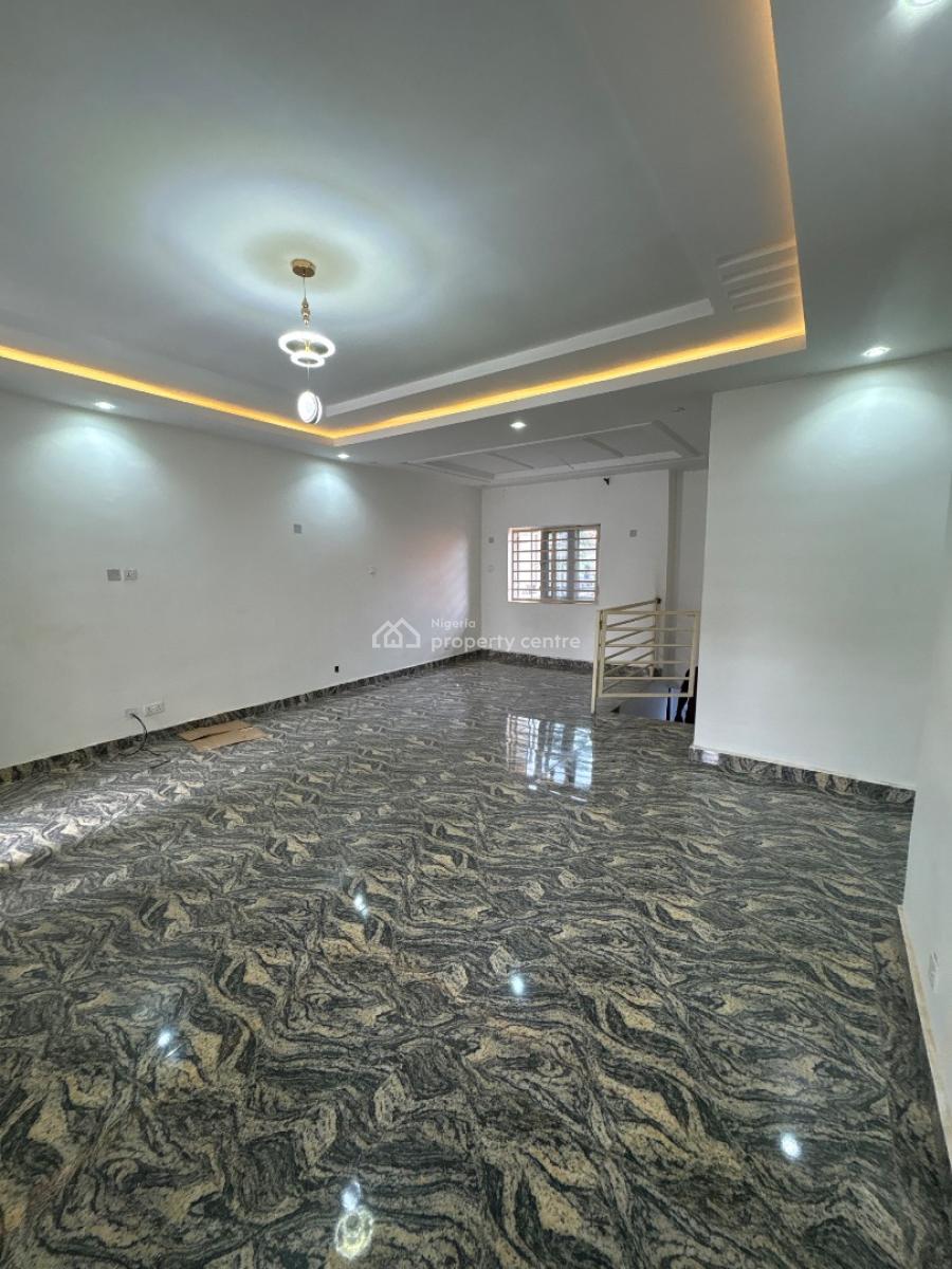 3-bedroom + 1 Room Basement, Von Axis, Lugbe District, Abuja, Flat / Apartment for Rent