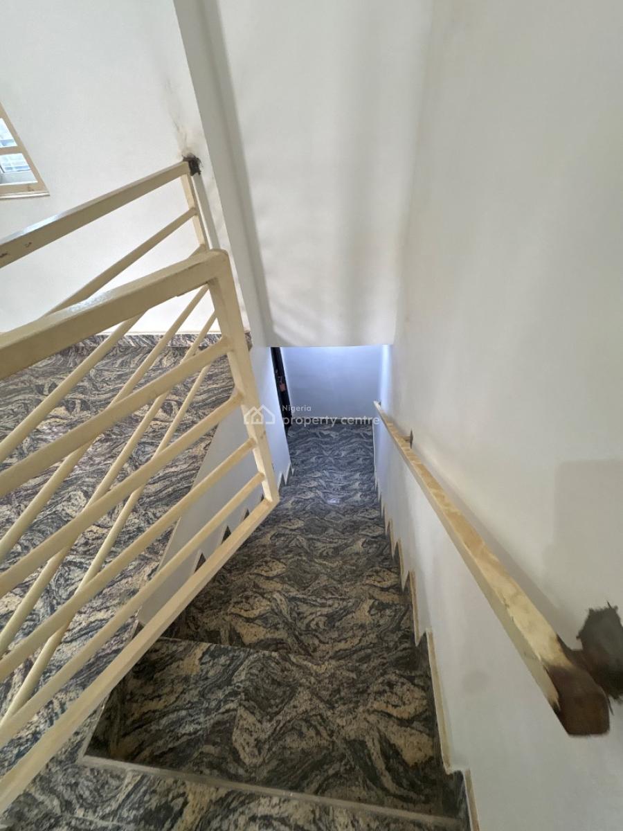3-bedroom + 1 Room Basement, Von Axis, Lugbe District, Abuja, Flat / Apartment for Rent