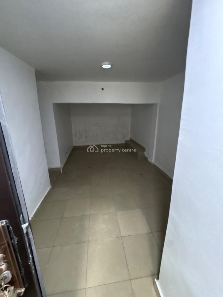 3-bedroom + 1 Room Basement, Von Axis, Lugbe District, Abuja, Flat / Apartment for Rent