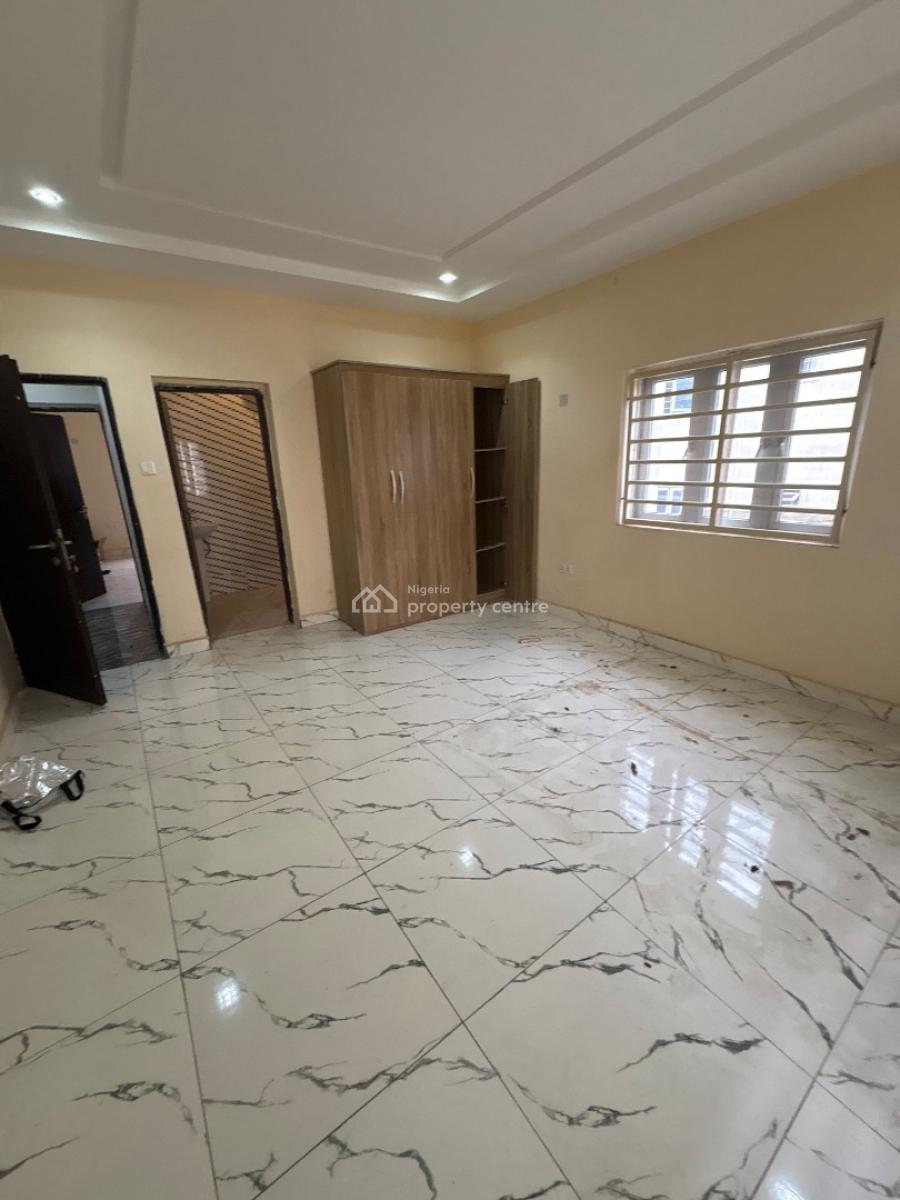 3-bedroom + 1 Room Basement, Von Axis, Lugbe District, Abuja, Flat / Apartment for Rent