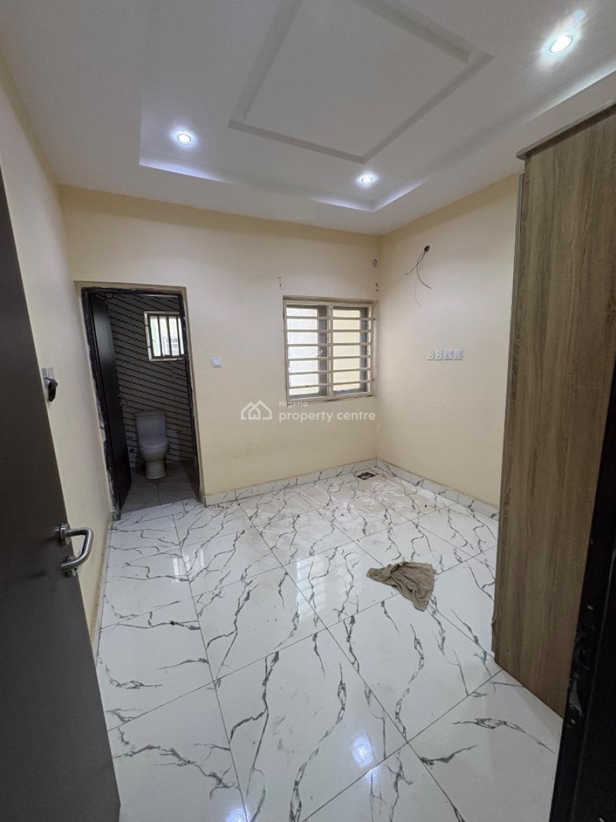 3-bedroom + 1 Room Basement, Von Axis, Lugbe District, Abuja, Flat / Apartment for Rent