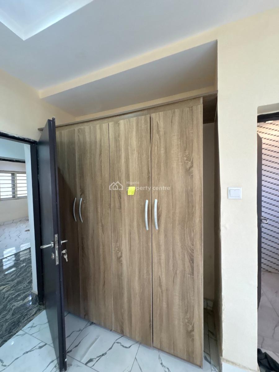 3-bedroom + 1 Room Basement, Von Axis, Lugbe District, Abuja, Flat / Apartment for Rent