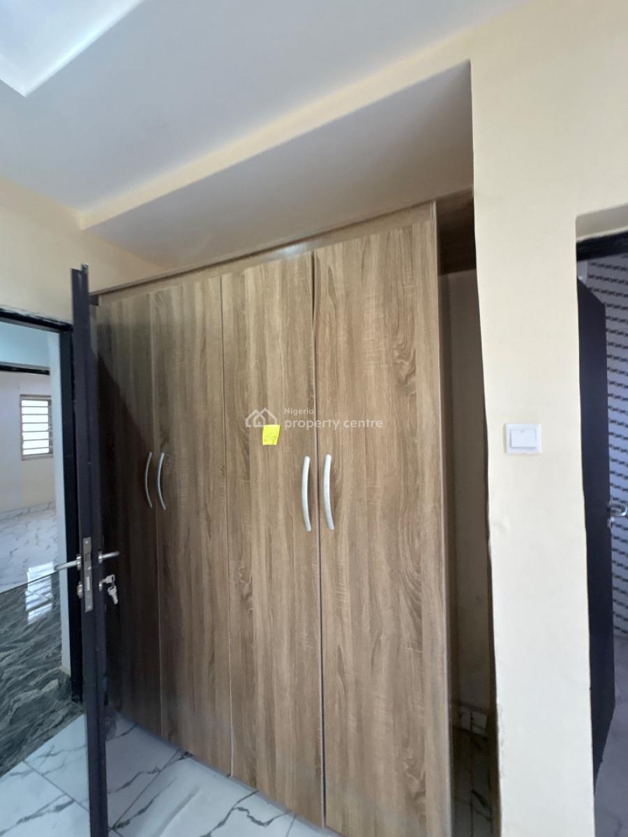 3-bedroom + 1 Room Basement, Von Axis, Lugbe District, Abuja, Flat / Apartment for Rent