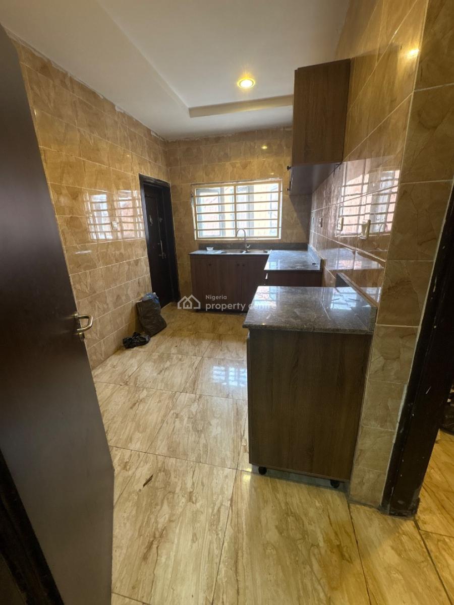 3-bedroom + 1 Room Basement, Von Axis, Lugbe District, Abuja, Flat / Apartment for Rent