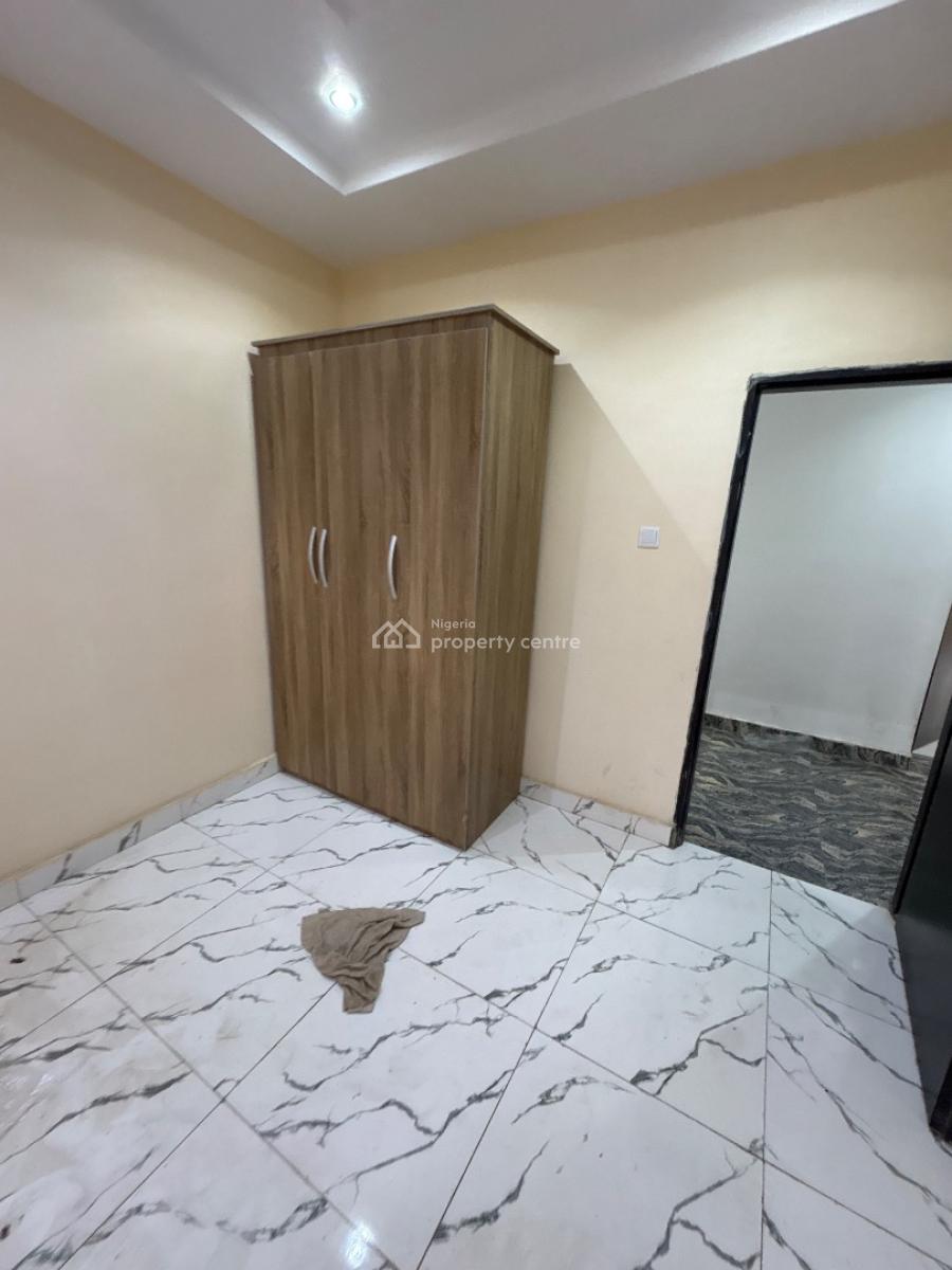3-bedroom + 1 Room Basement, Von Axis, Lugbe District, Abuja, Flat / Apartment for Rent