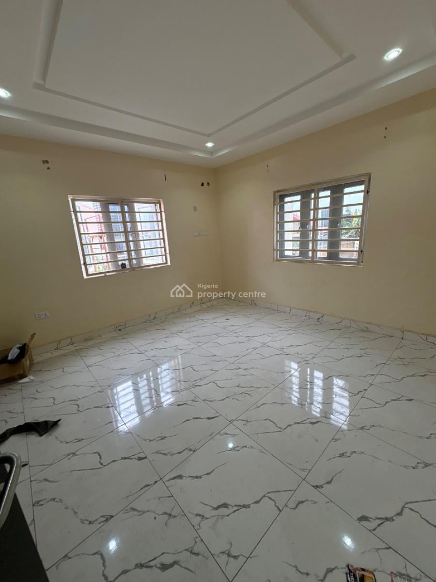 3-bedroom + 1 Room Basement, Von Axis, Lugbe District, Abuja, Flat / Apartment for Rent