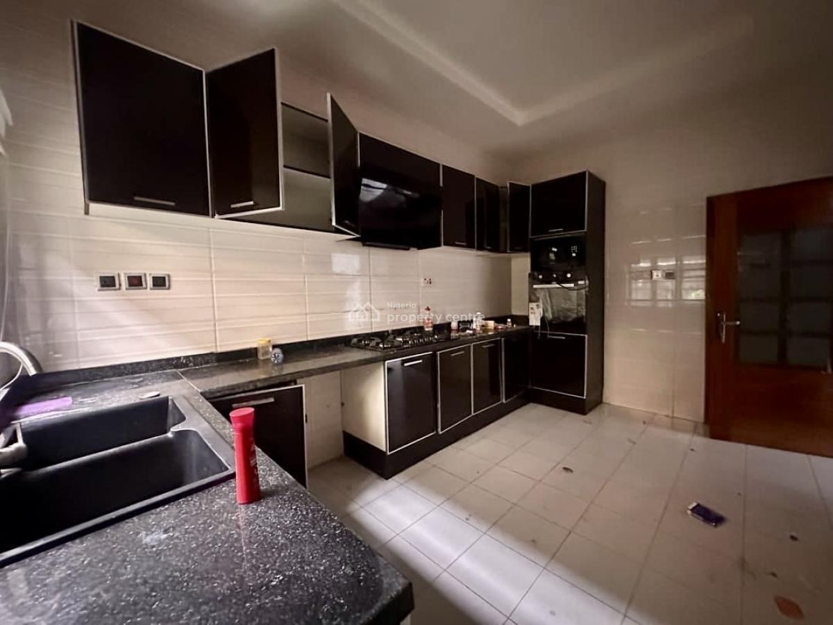 -	Well-finished 4-bedroom Terrace Duplex with Bq, Lekki, Lekki Phase 1, Lekki, Lagos, Terraced Duplex for Rent