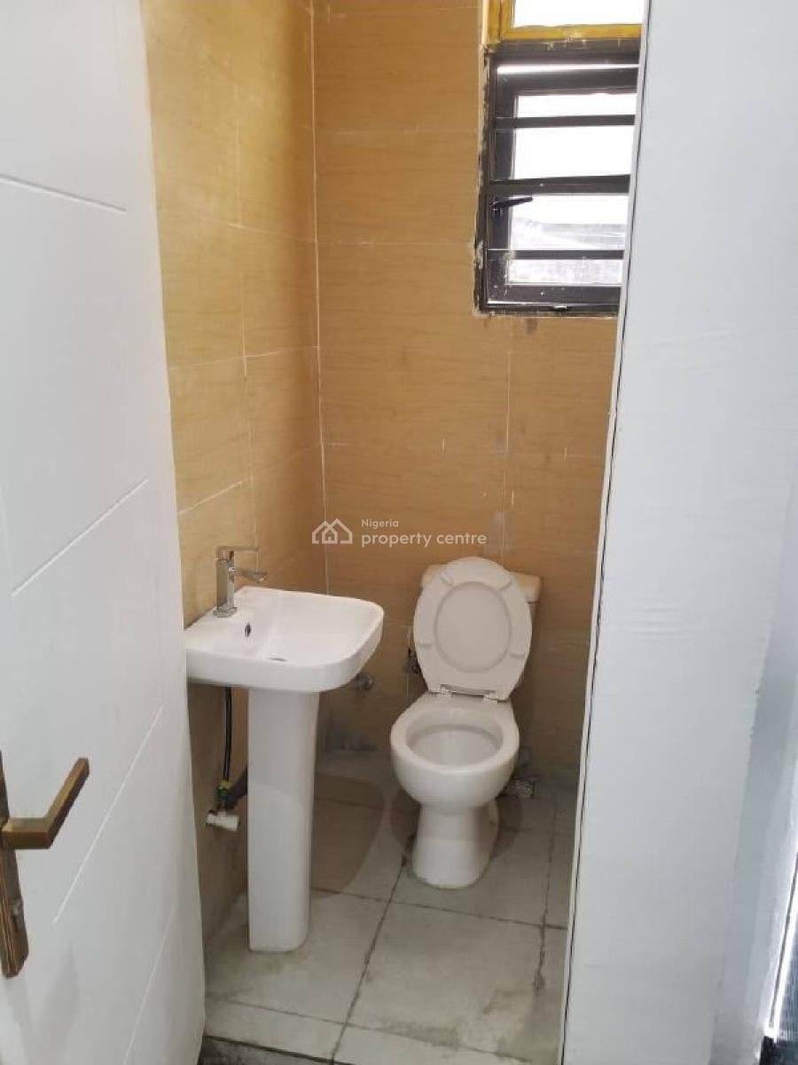 2 Bedroom Apartment with Spacious Living Room, Lekki Phase 1, Lekki, Lagos, Flat / Apartment for Rent