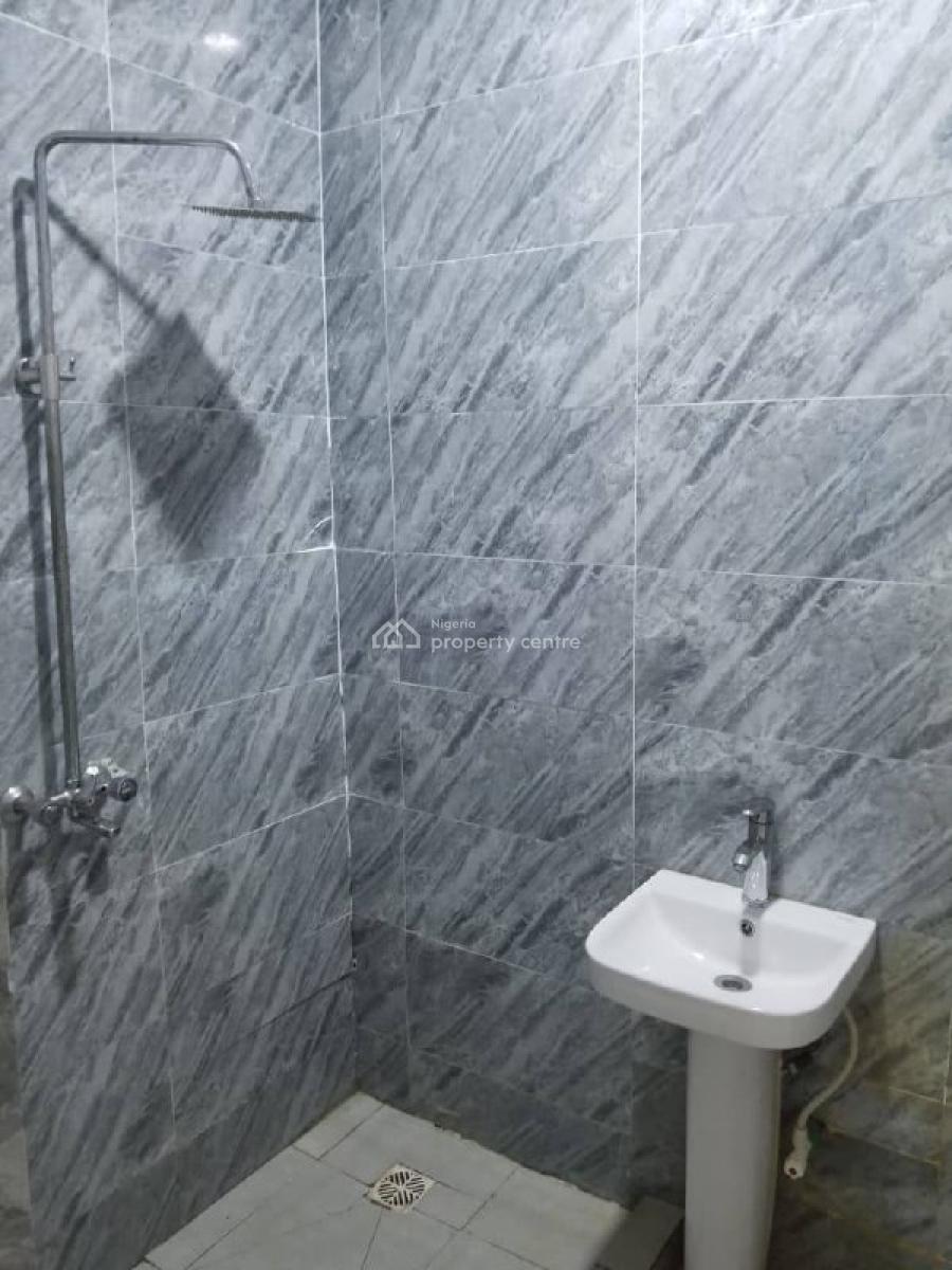 2 Bedroom Apartment with Spacious Living Room, Lekki Phase 1, Lekki, Lagos, Flat / Apartment for Rent