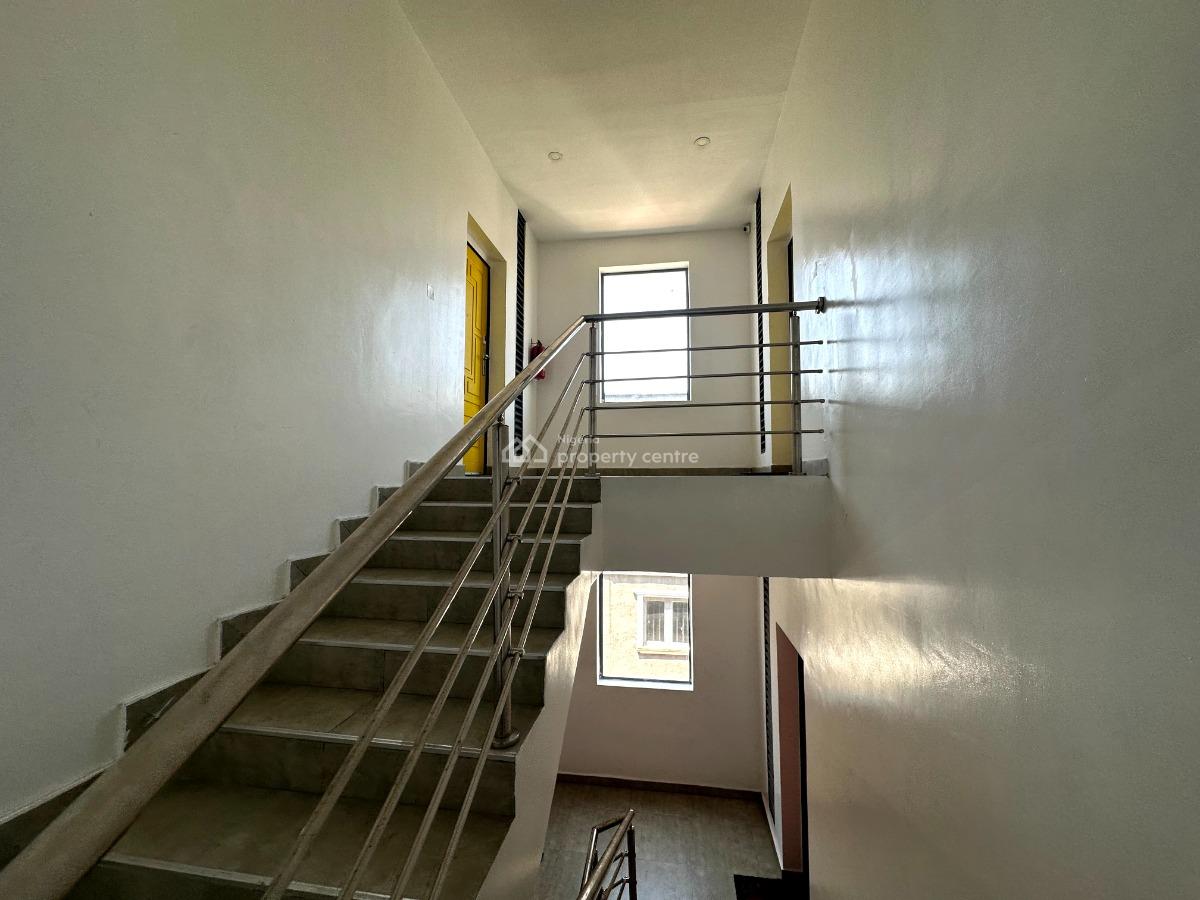 Luxury Ensuit 2 Bedroom Spacious Apt Up Floor, Lekki Right Hand Side (rhs), Lekki Phase 1, Lekki, Lagos, Flat / Apartment for Rent