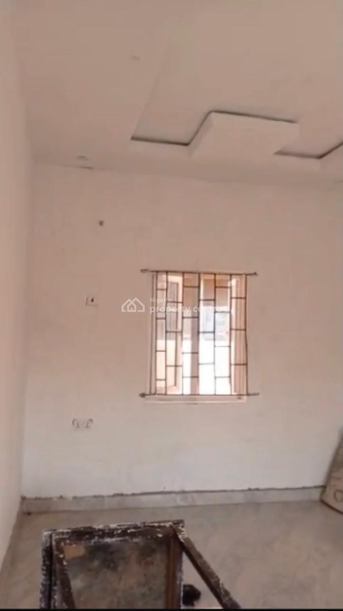 2 Bedroom Flat Available, Ebute Metta East, Yaba, Lagos, Flat / Apartment for Rent