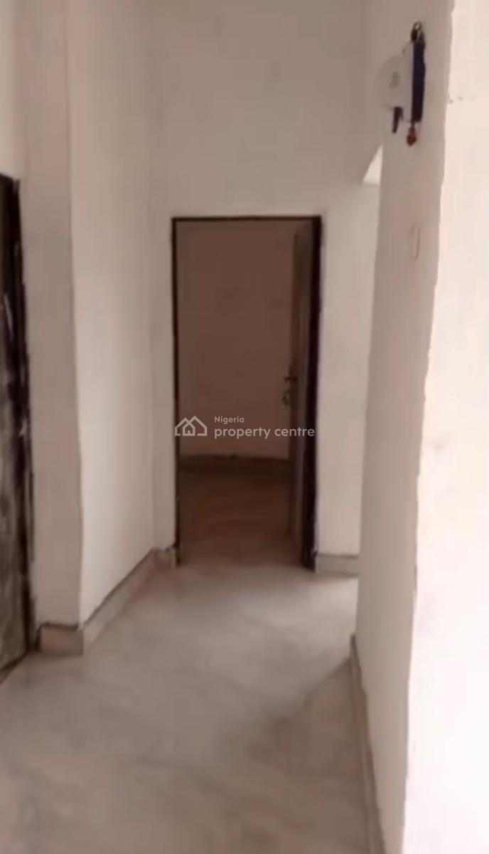 2 Bedroom Flat Available, Ebute Metta East, Yaba, Lagos, Flat / Apartment for Rent