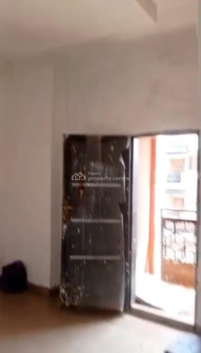 2 Bedroom Flat Available, Ebute Metta East, Yaba, Lagos, Flat / Apartment for Rent