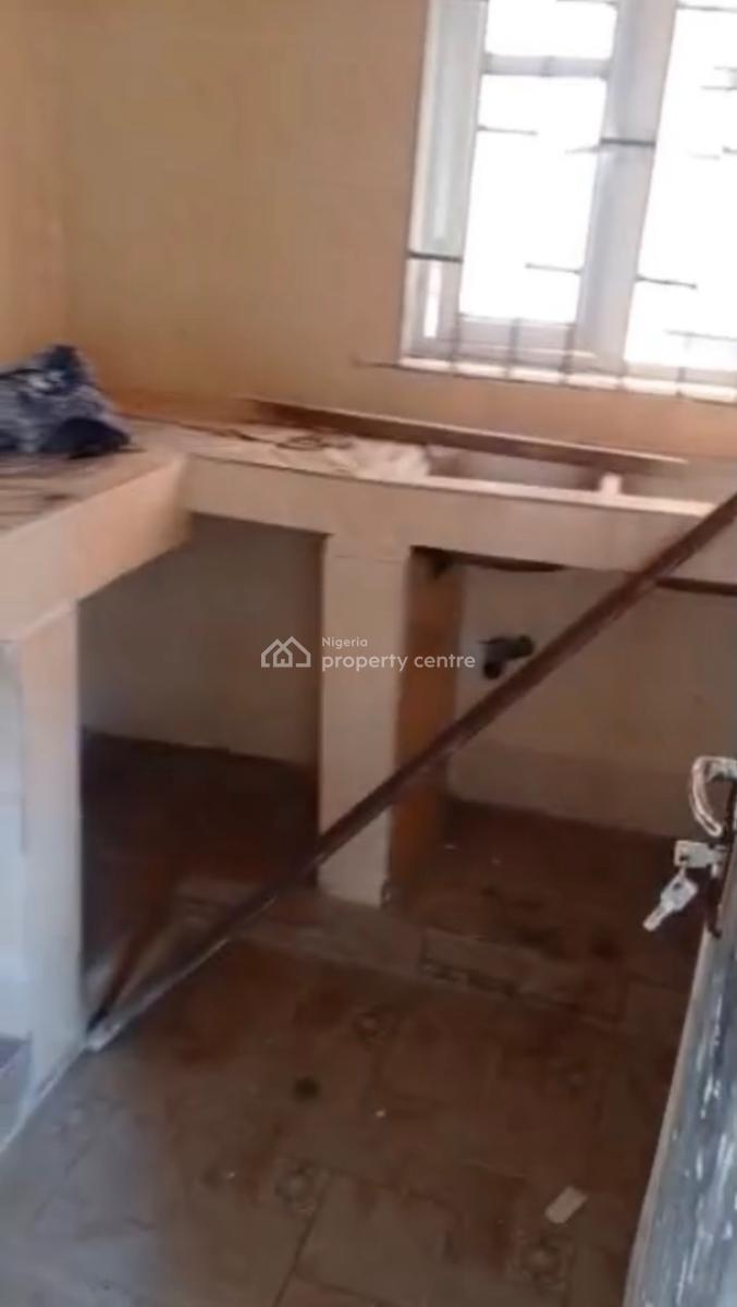 2 Bedroom Flat Available, Ebute Metta East, Yaba, Lagos, Flat / Apartment for Rent