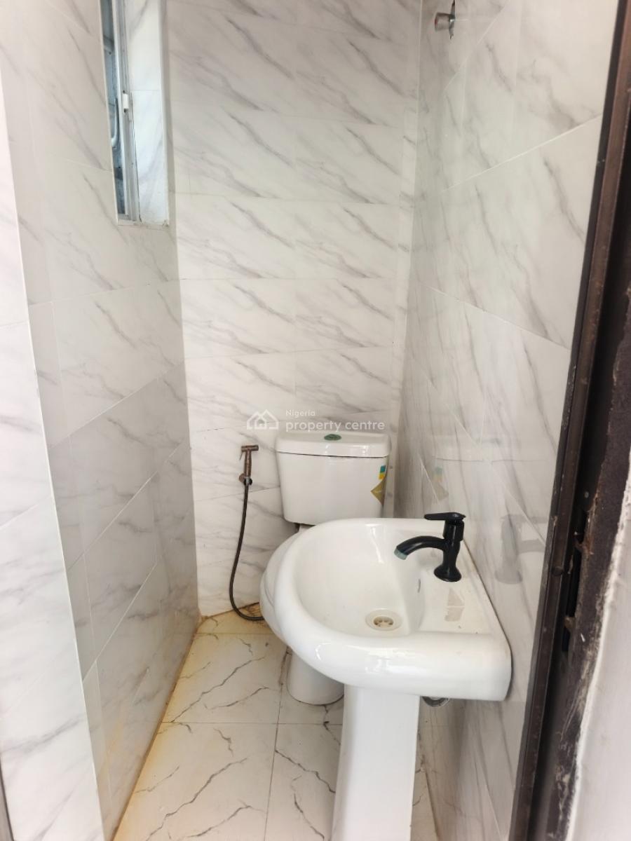 Luxury 3 Bedroom Flat Upstairs, Badore, Ajah, Lagos, Flat / Apartment for Rent