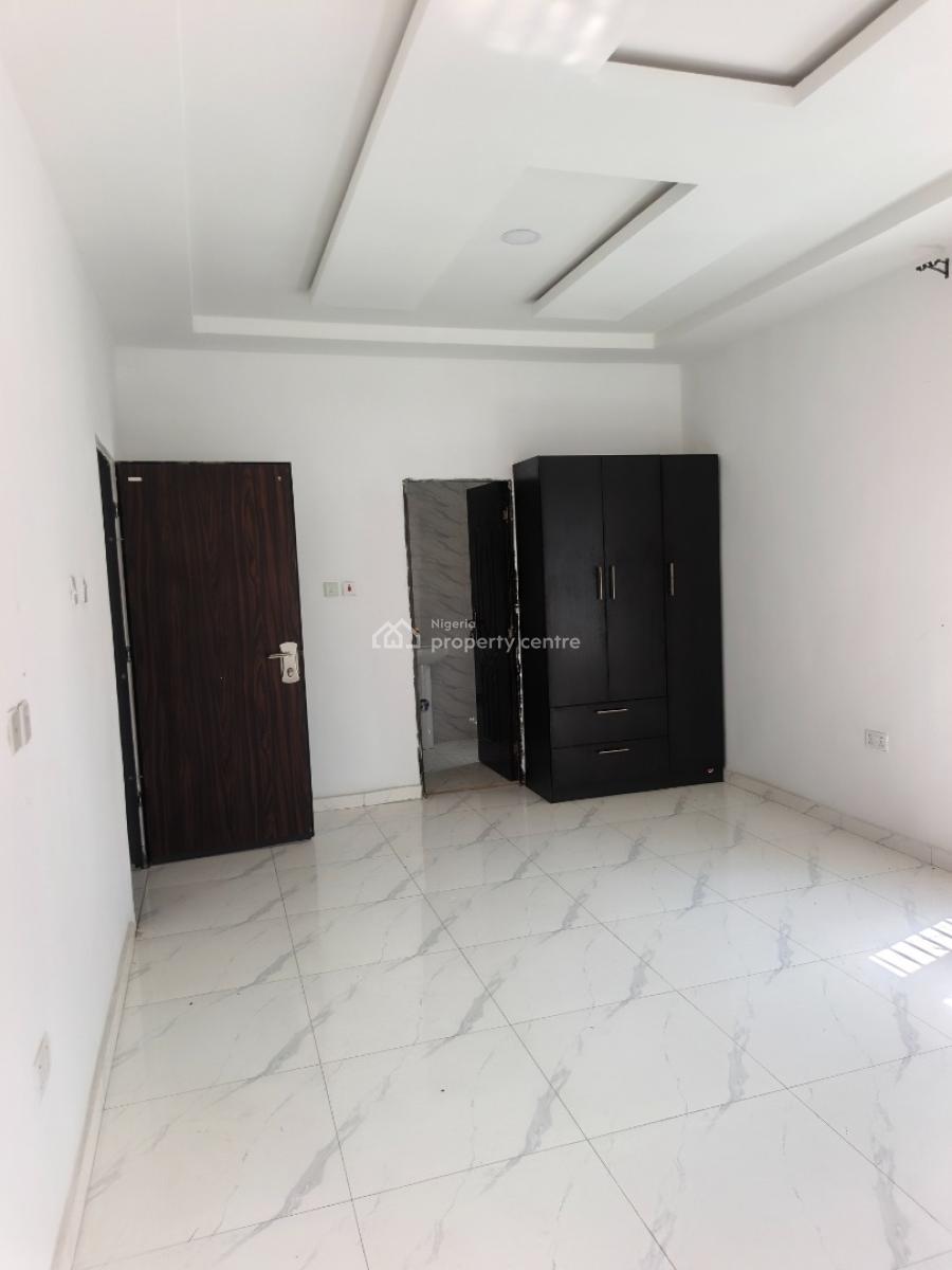 Luxury 3 Bedroom Flat Upstairs, Badore, Ajah, Lagos, Flat / Apartment for Rent