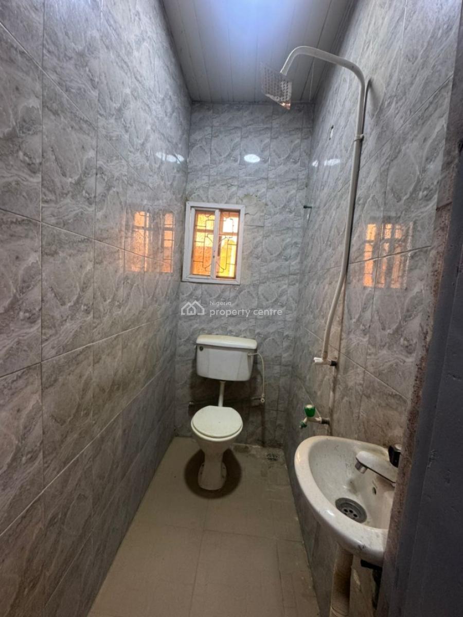 Newly Renovated 3 Bedrooms, Behind Total Filling Station, Oluyole Estate, Ibadan, Oyo, Flat / Apartment for Rent