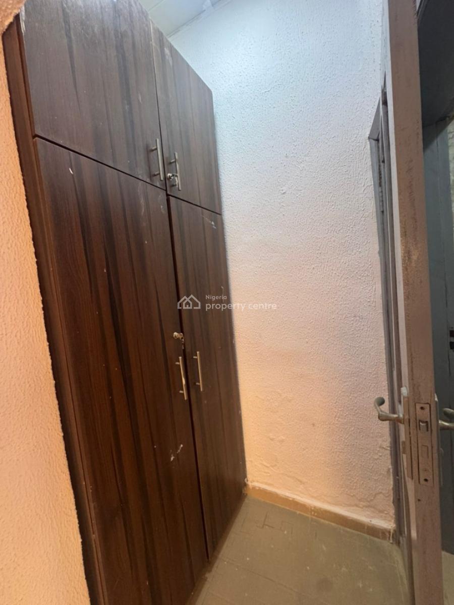 Newly Renovated 3 Bedrooms, Behind Total Filling Station, Oluyole Estate, Ibadan, Oyo, Flat / Apartment for Rent