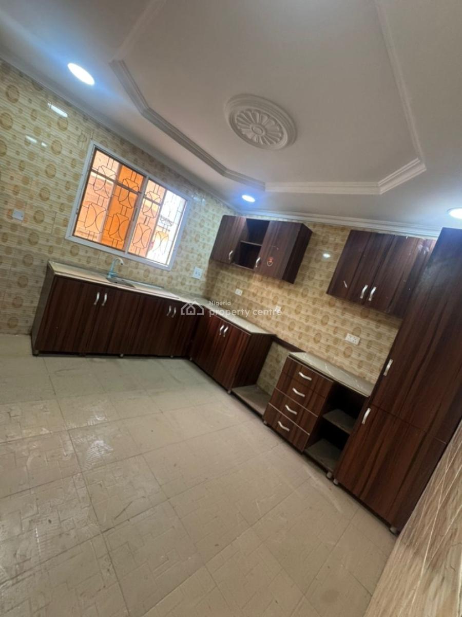 Newly Renovated 3 Bedrooms, Behind Total Filling Station, Oluyole Estate, Ibadan, Oyo, Flat / Apartment for Rent
