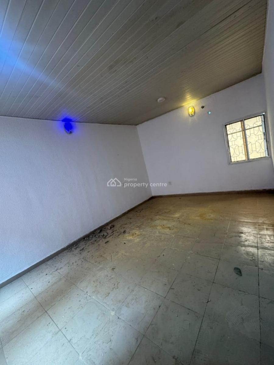 Newly Renovated 3 Bedrooms, Behind Total Filling Station, Oluyole Estate, Ibadan, Oyo, Flat / Apartment for Rent
