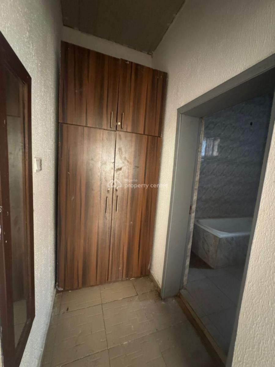 Newly Renovated 3 Bedrooms, Behind Total Filling Station, Oluyole Estate, Ibadan, Oyo, Flat / Apartment for Rent