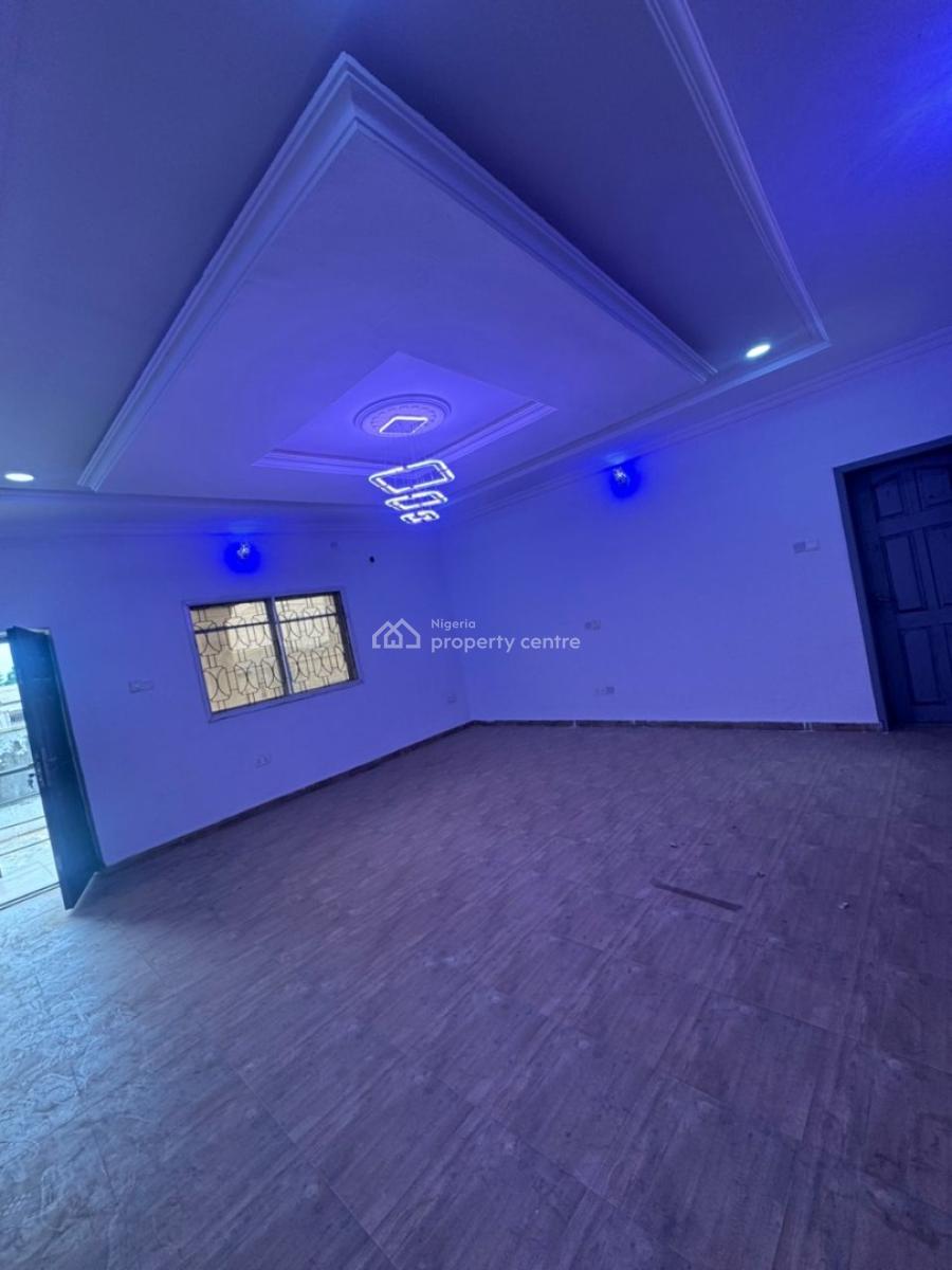 Newly Renovated 3 Bedrooms, Behind Total Filling Station, Oluyole Estate, Ibadan, Oyo, Flat / Apartment for Rent