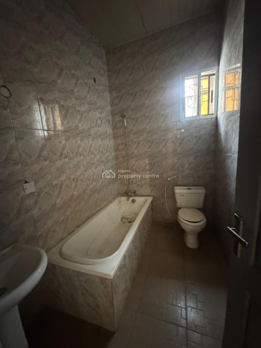 Newly Renovated 3 Bedrooms, Behind Total Filling Station, Oluyole Estate, Ibadan, Oyo, Flat / Apartment for Rent