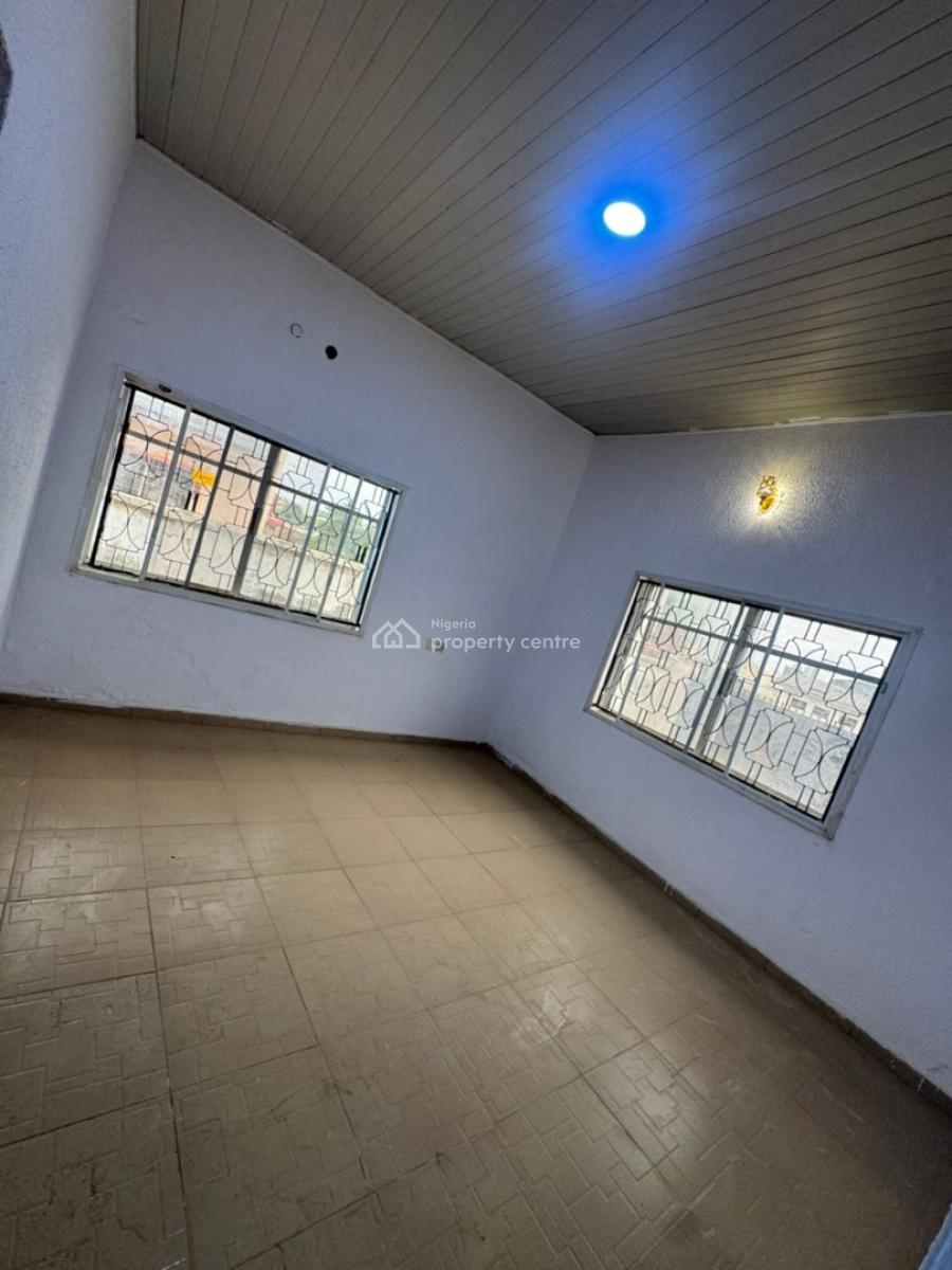 Newly Renovated 3 Bedrooms, Behind Total Filling Station, Oluyole Estate, Ibadan, Oyo, Flat / Apartment for Rent