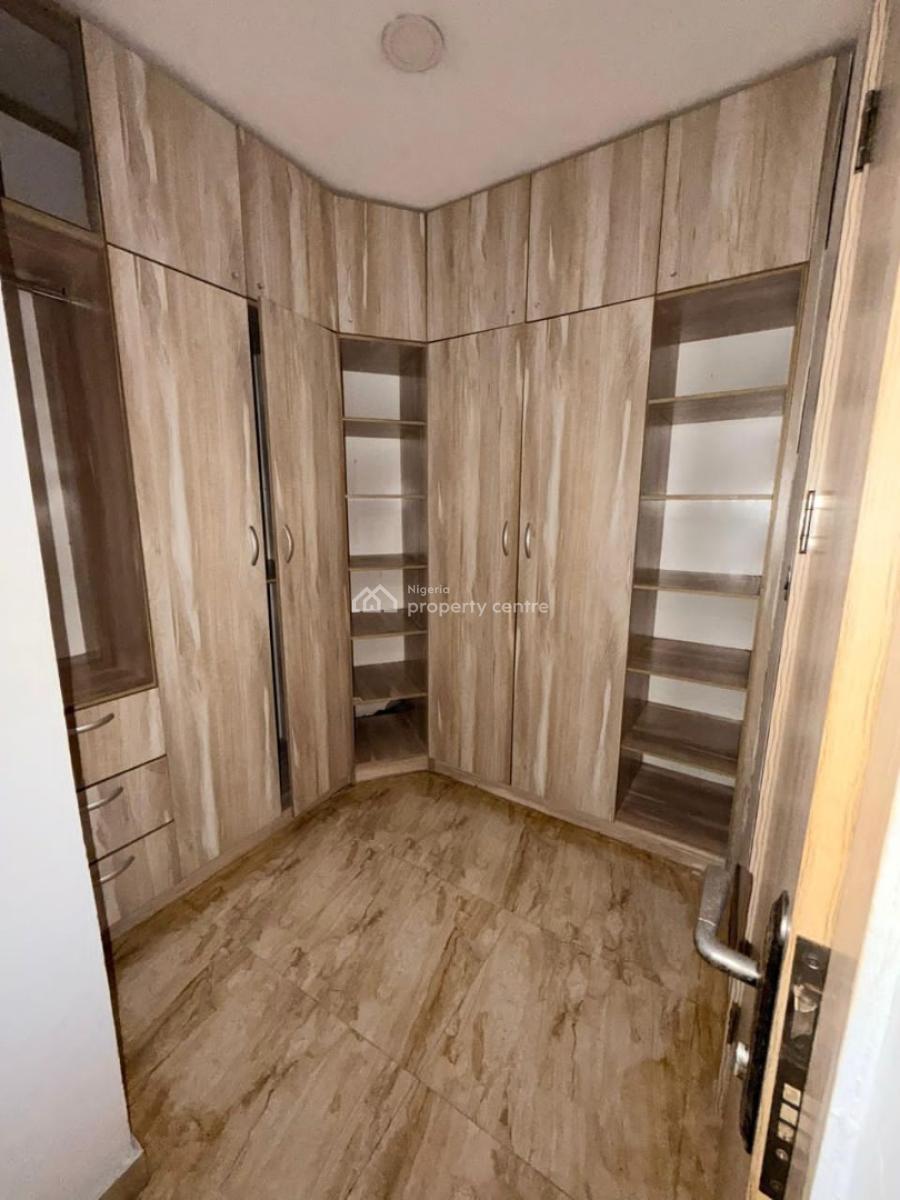 Upstairs Masters Bedroom in a Shared Apartment, Royal Pine Estate Gate 1 Orchid Road, Lekki, Lagos, Self Contain (single Rooms) for Rent