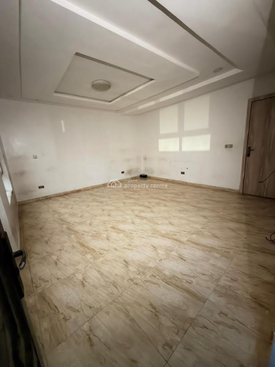 Upstairs Masters Bedroom in a Shared Apartment, Royal Pine Estate Gate 1 Orchid Road, Lekki, Lagos, Self Contain (single Rooms) for Rent