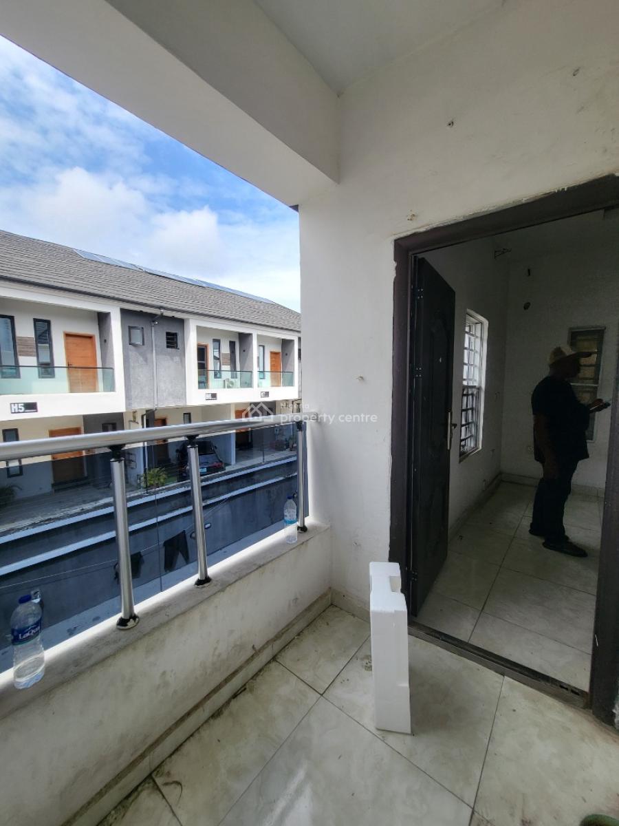 Master Bedroom on First Floor with Terrace Sit Out, G.r.a, Ikota, Lekki, Lagos, Flat / Apartment for Rent