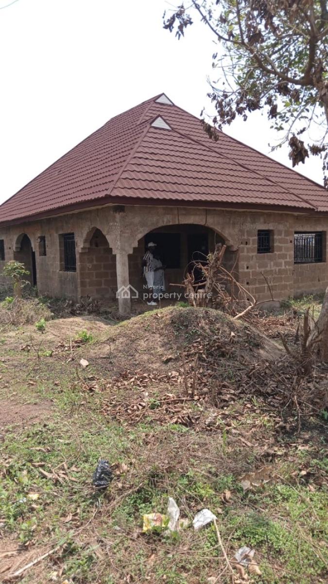 Uncompleted 4-bedrooms Fully Detached Bungalow, Eleshin Egbeda ,oluwo Ibadan, Oluwo, Egbeda, Oyo, Detached Bungalow for Sale