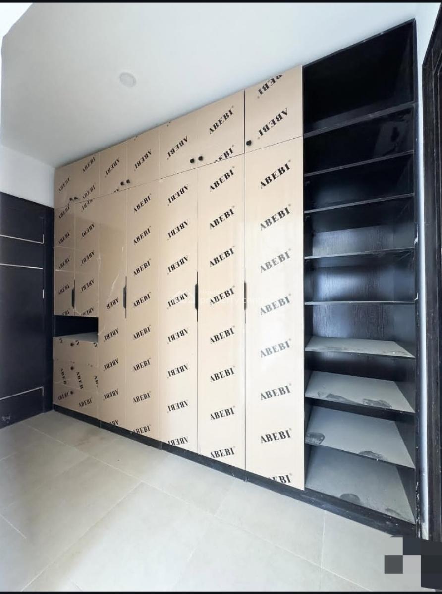 Luxury 4 Bedroom Apartment with Bq, Pool and Gym, Lekki Phase 1, Lekki, Lagos, Block of Flats for Sale