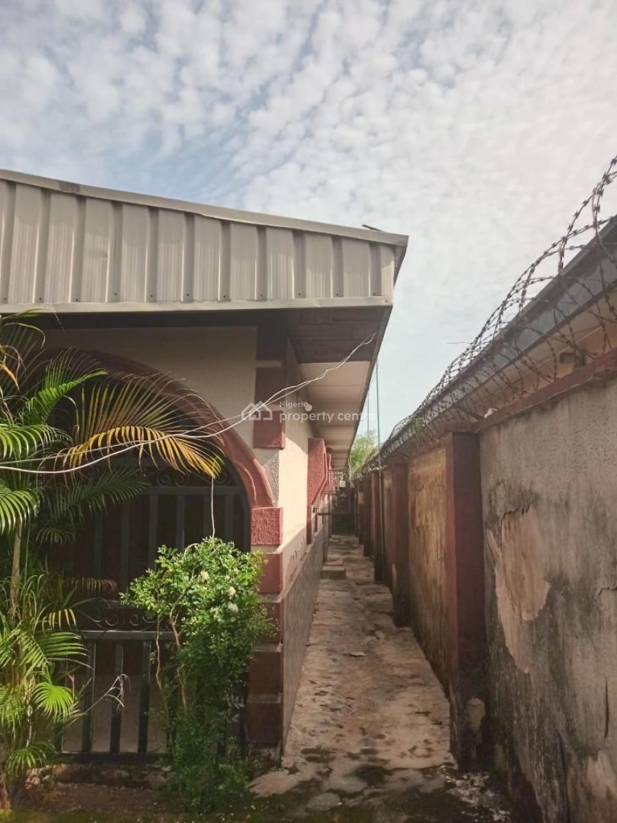 Four (4) Bedrooms Bungalow  with C of O, Before The Redeemed School Off Irhirhi Off Airport Road,, Benin, Oredo, Edo, Detached Bungalow for Sale