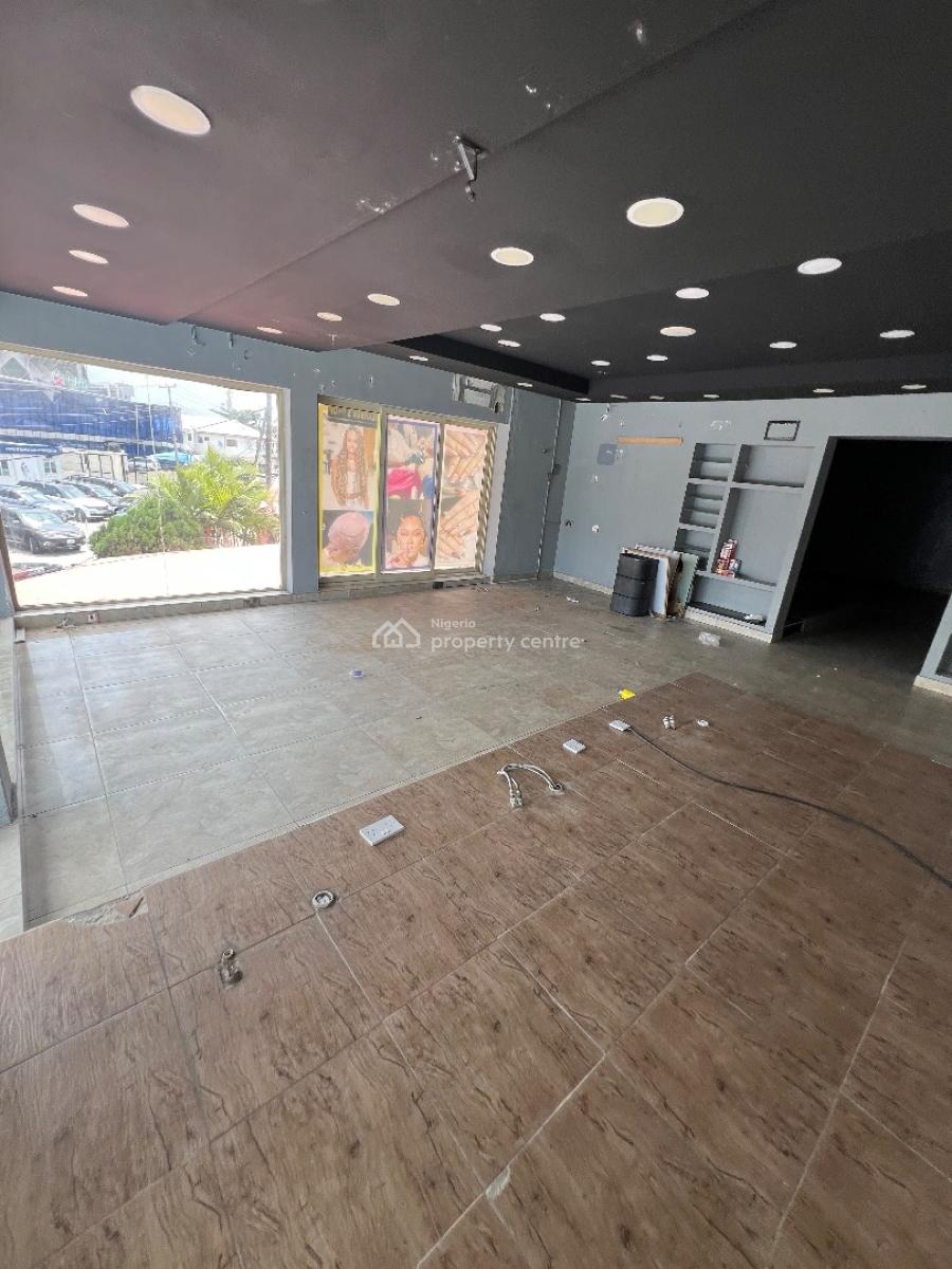 Very Spacious Shop Space Good for Saloon Or Spa, Lekki Phase 1, Lekki, Lagos, Shop for Rent