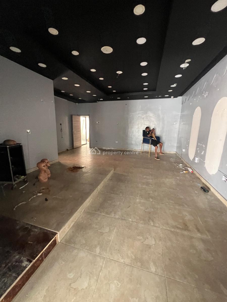 Very Spacious Shop Space Good for Saloon Or Spa, Lekki Phase 1, Lekki, Lagos, Shop for Rent