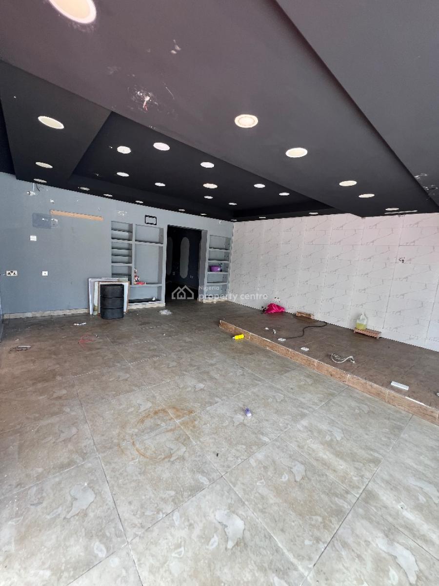 Very Spacious Shop Space Good for Saloon Or Spa, Lekki Phase 1, Lekki, Lagos, Shop for Rent