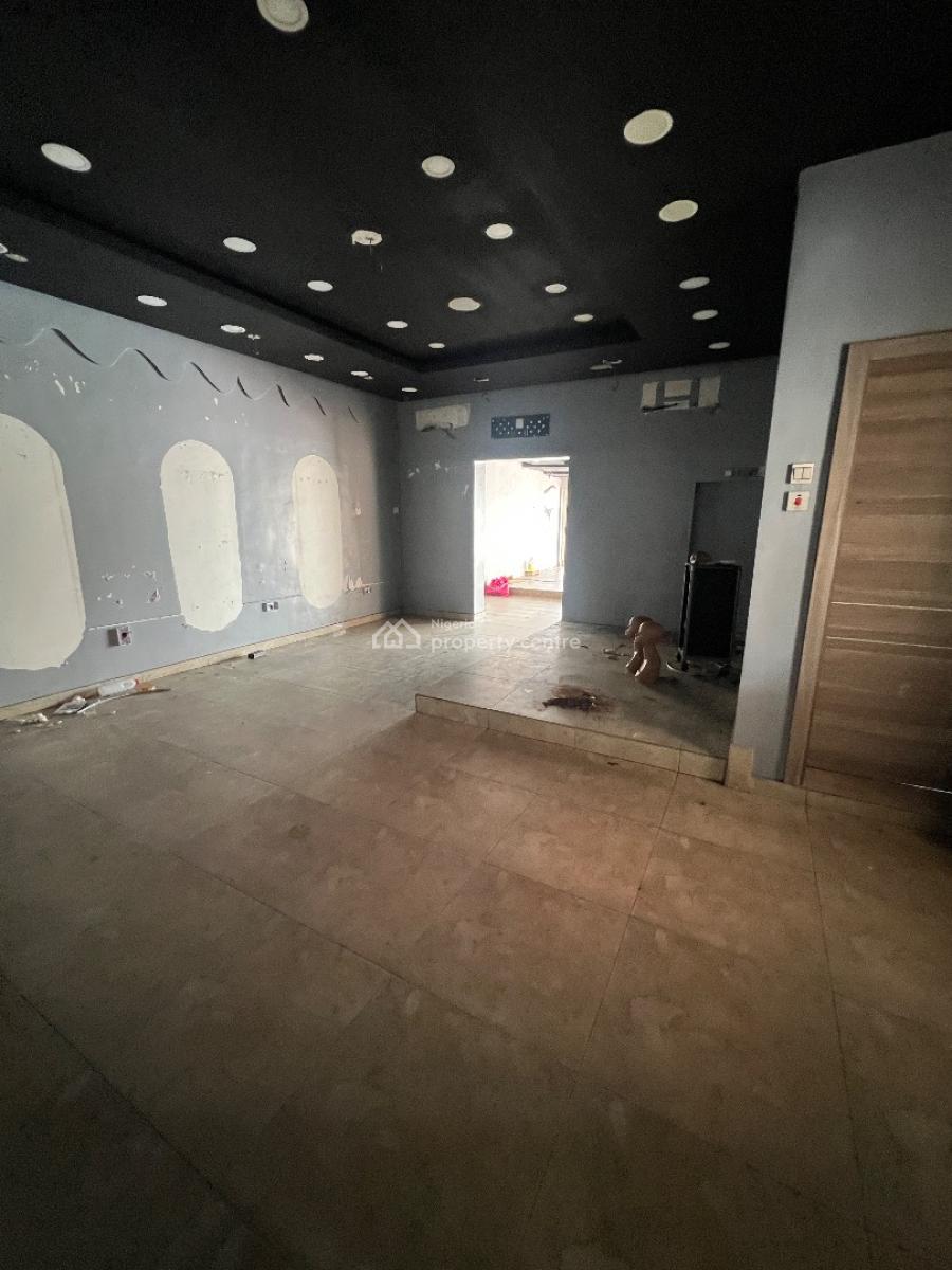 Very Spacious Shop Space Good for Saloon Or Spa, Lekki Phase 1, Lekki, Lagos, Shop for Rent