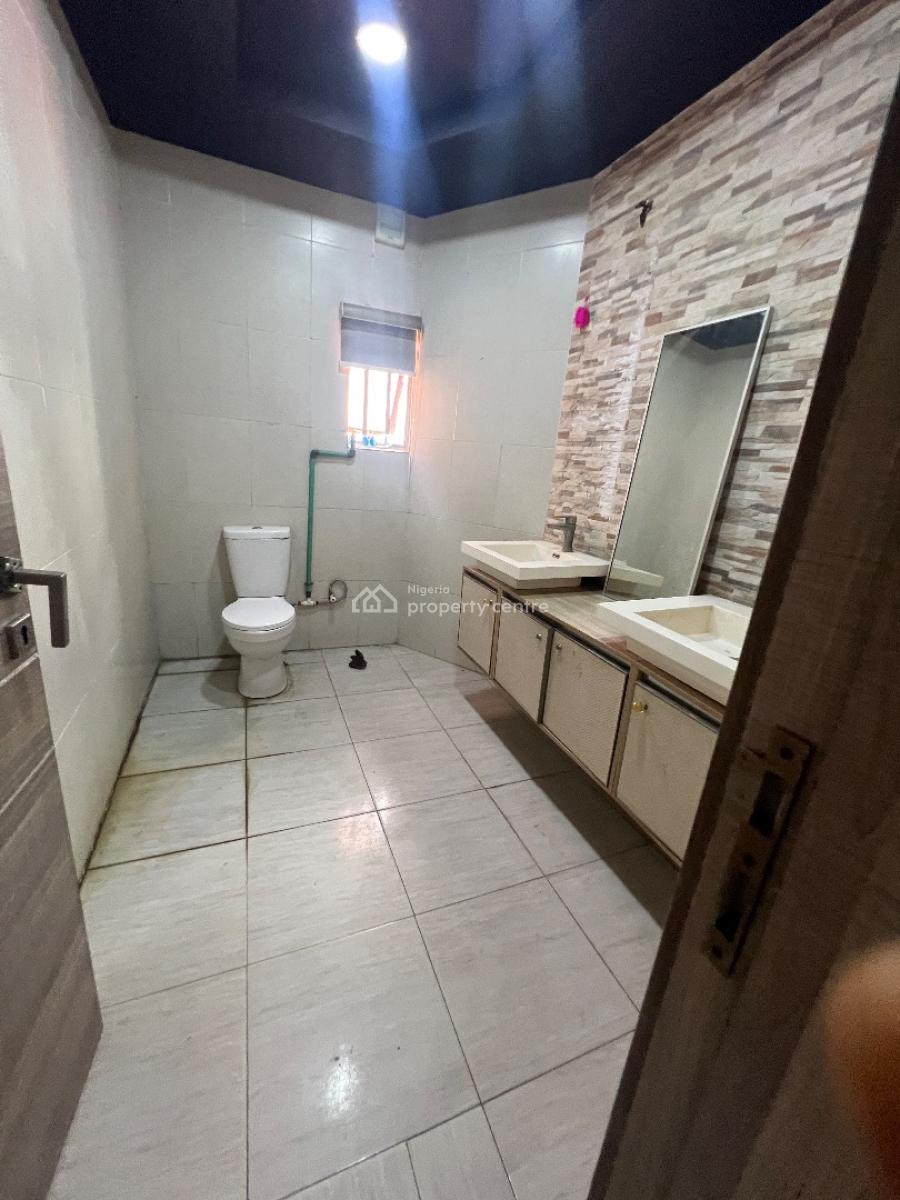 Very Spacious Shop Space Good for Saloon Or Spa, Lekki Phase 1, Lekki, Lagos, Shop for Rent