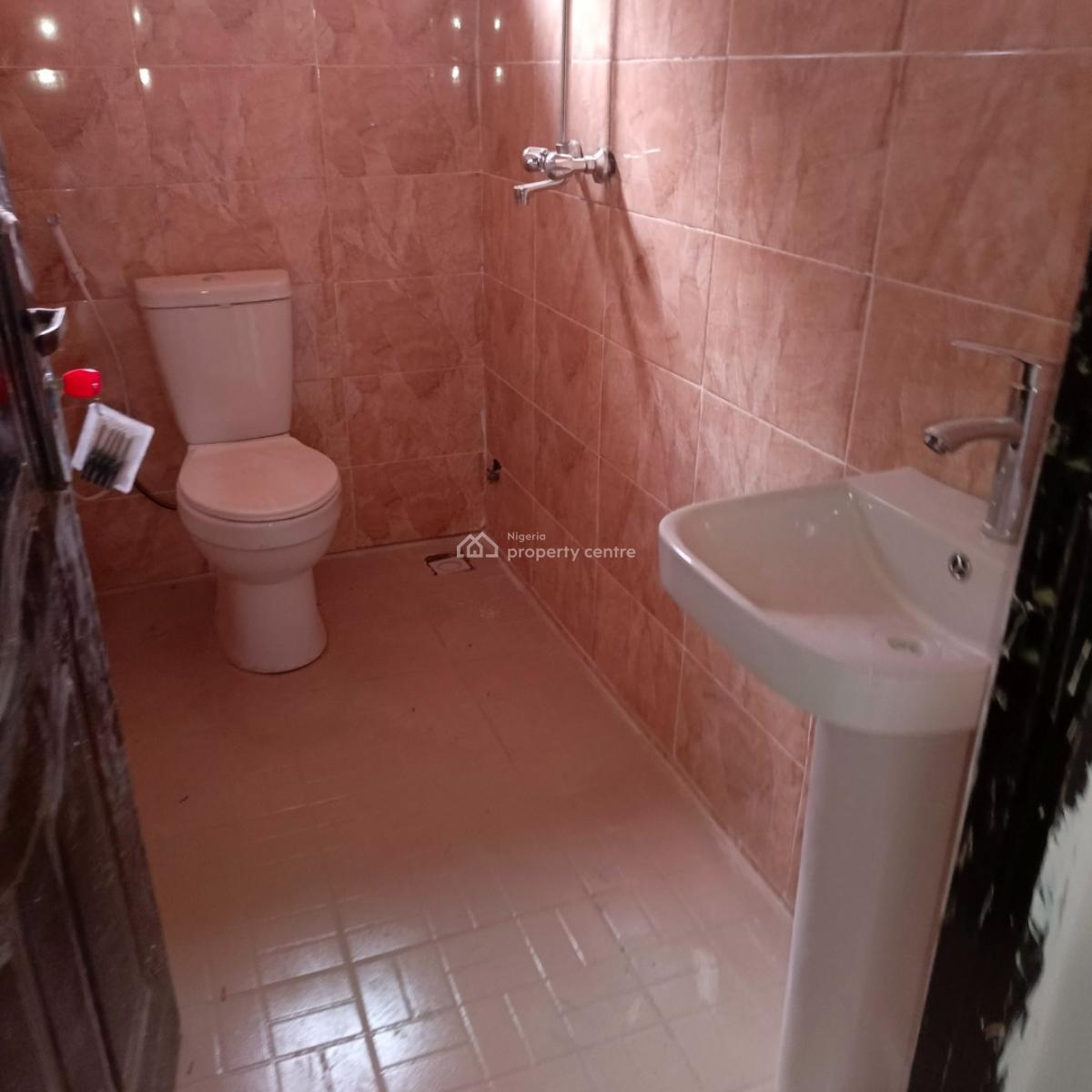 Luxurious 5 Bedrooms By The Express, Hill Top Estate at Jedo Estate Junction, Lugbe District, Abuja, Detached Duplex for Rent