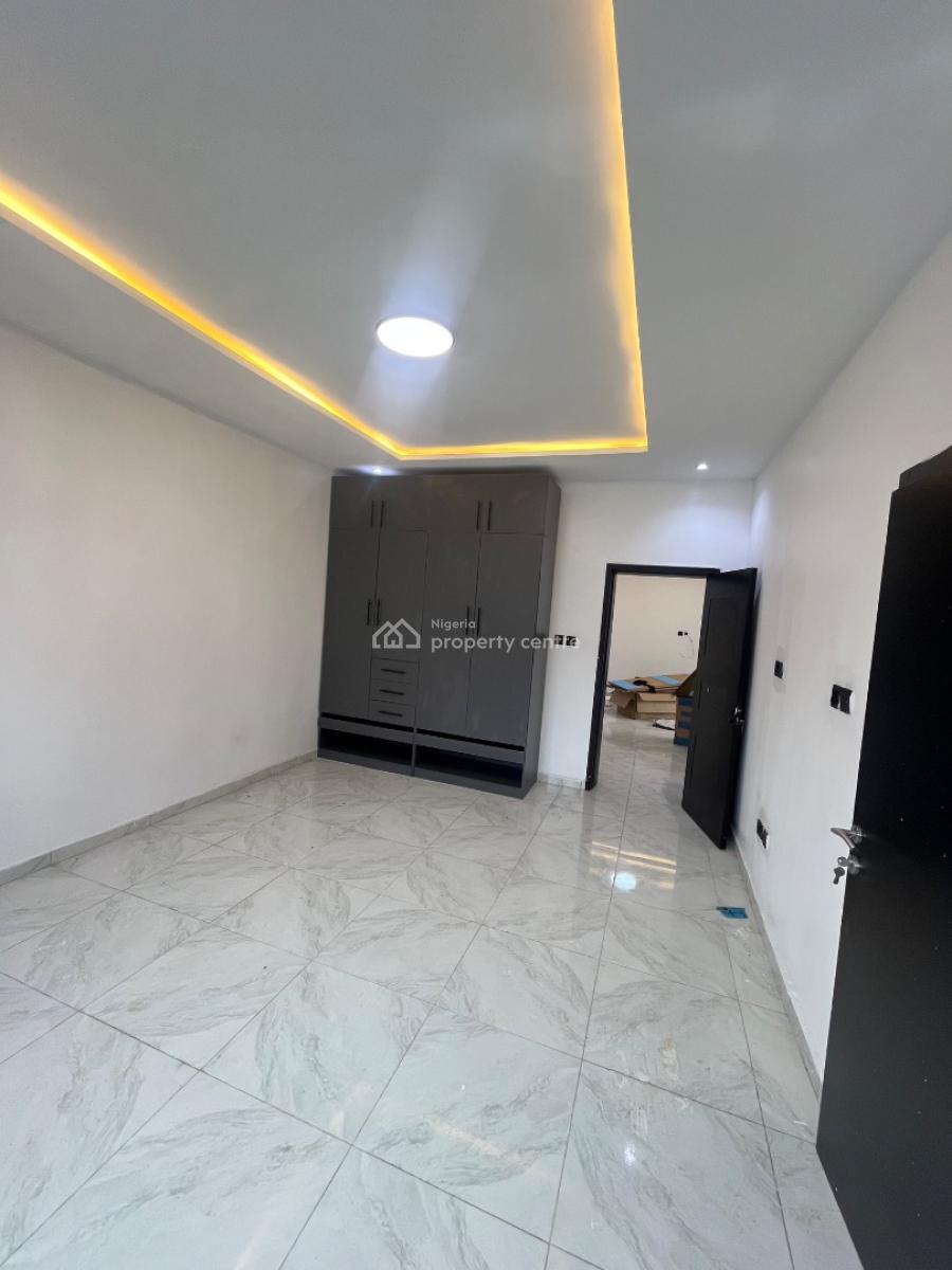 Spacious 2 Bedroom Apartment on The First Floor, Off Freedom Way, Lekki Phase 1, Lekki, Lagos, Flat / Apartment for Rent