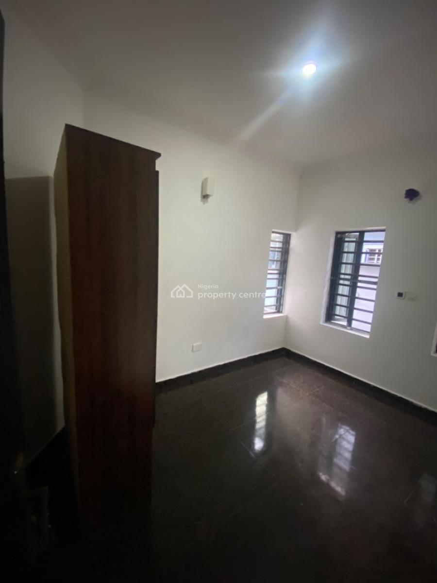 Neatly Used 2 Bedroom Flat, Oakland Estate, Behind Blenco Supermarket, Sangotedo, Ajah, Lagos, Flat / Apartment for Rent
